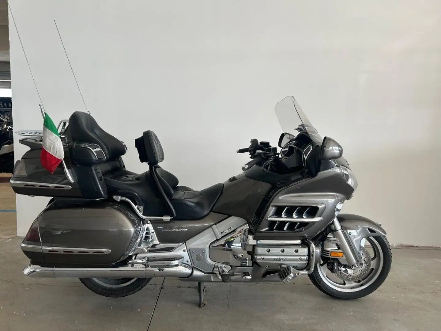 Honda GL 1800 GOLDWING 1800 Gri - 1