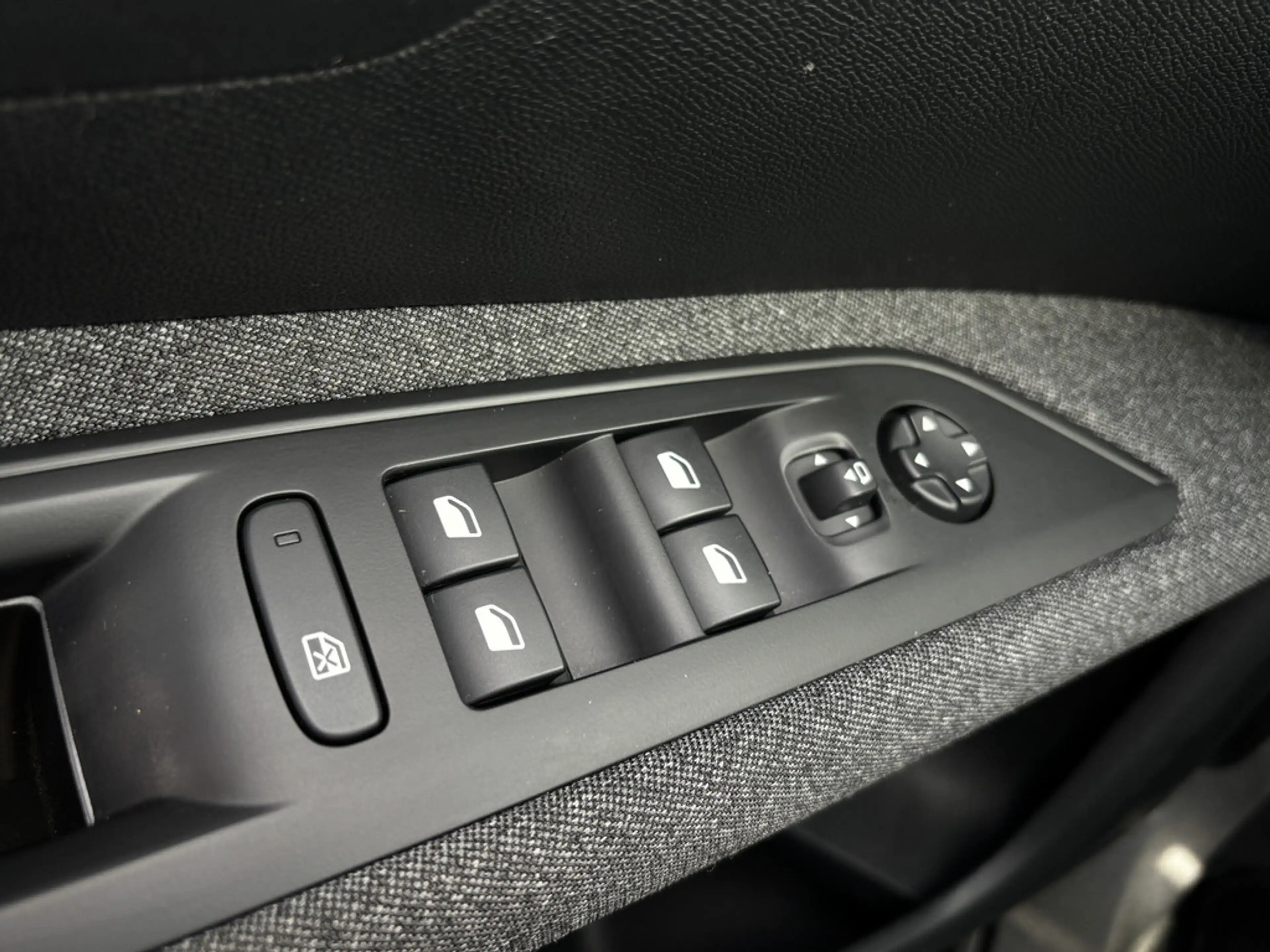 Peugeot 3008 1.2 PureTech Active Pack Business 1e-Eig. & Dealer — photo 5