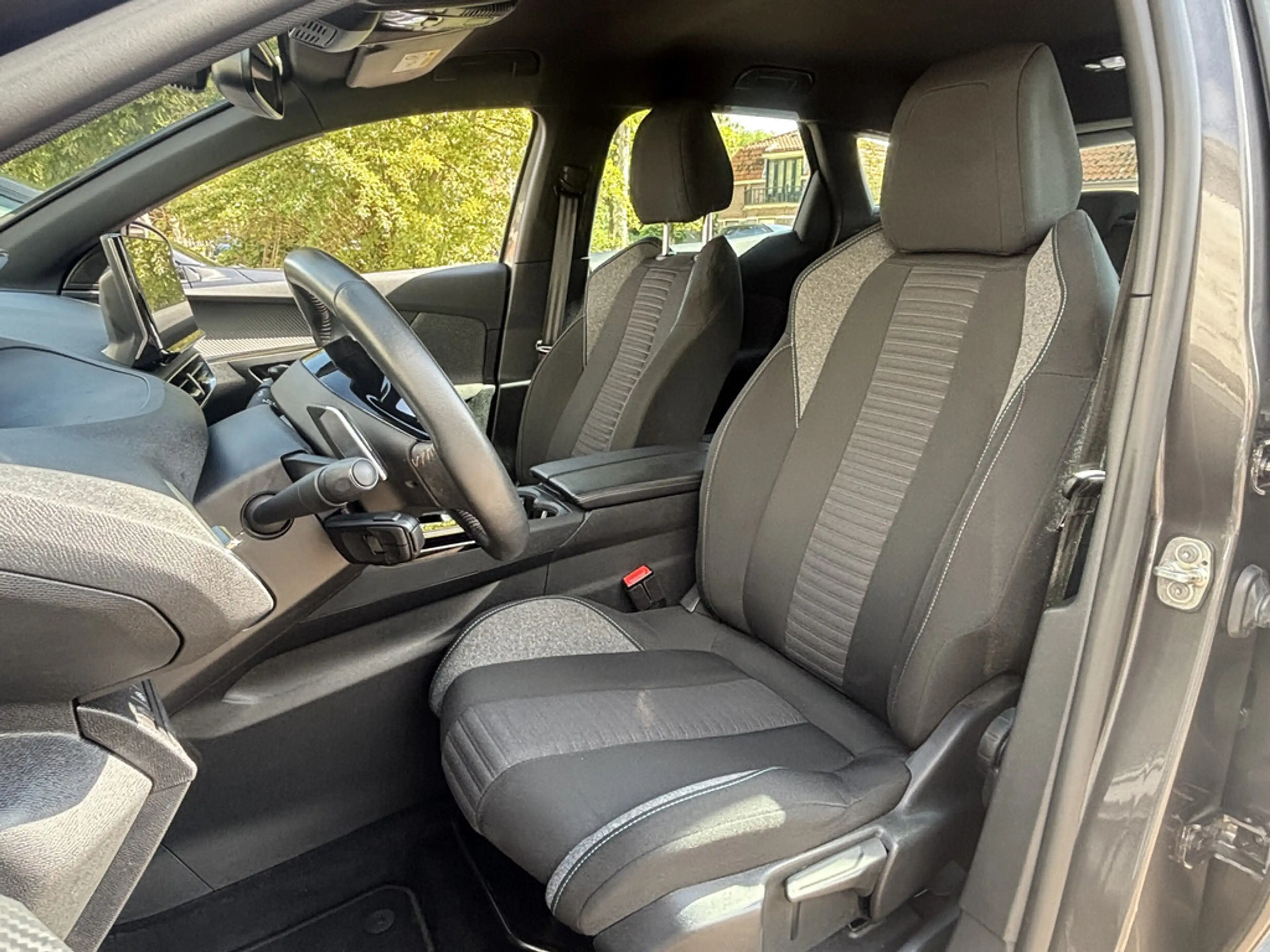 Peugeot 3008 1.2 PureTech Active Pack Business 1e-Eig. & Dealer — photo 4