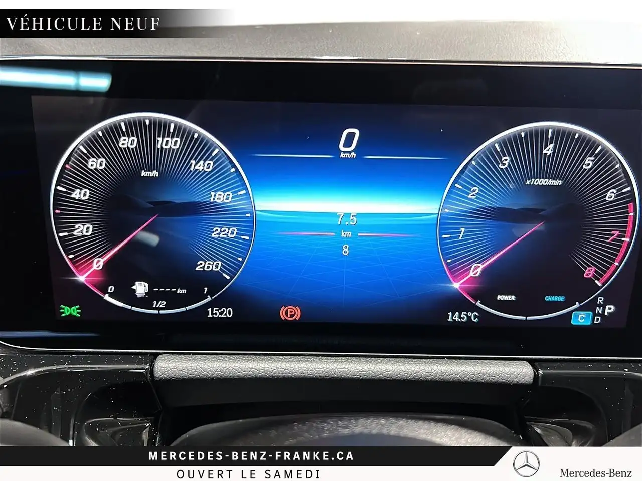 Mercedes-Benz GLA снимка Mercedes-Benz GLA