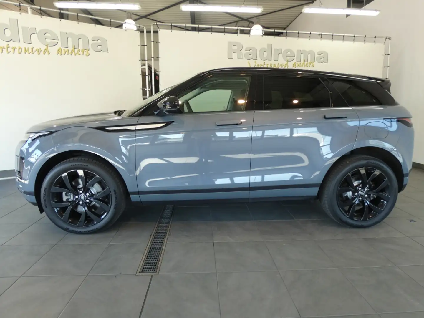 Land Rover Range Rover Evoque Range Rover Evoque P300e Hybrid SE AWD Pano, Grijs - 2