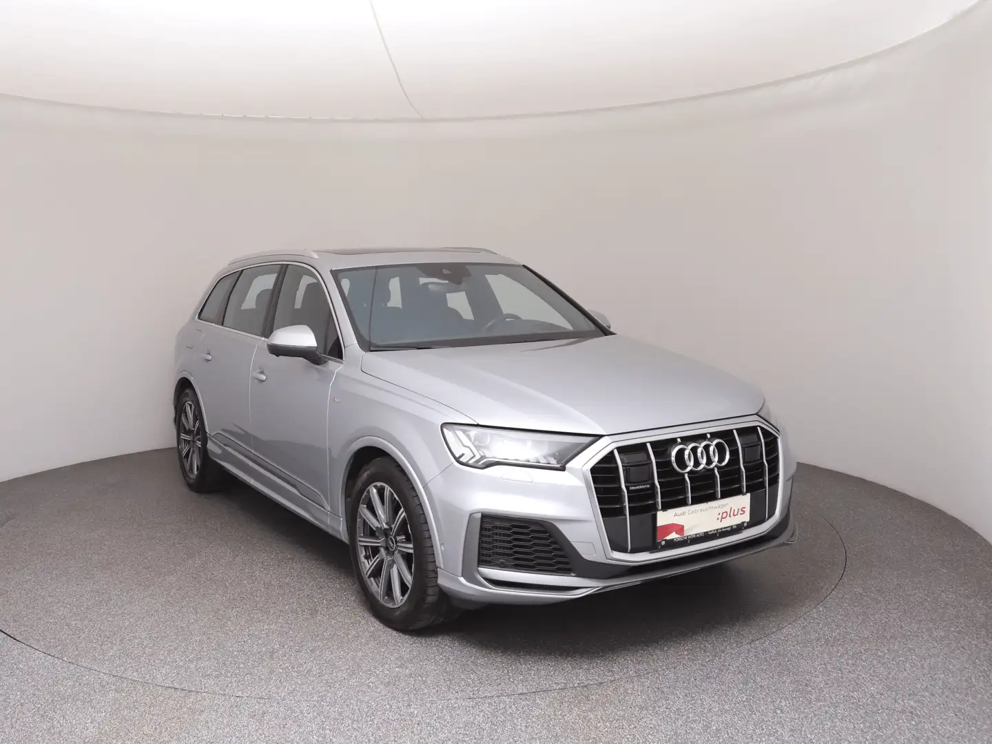Audi Q7 55 TFSI e quattro S line Silber - 2
