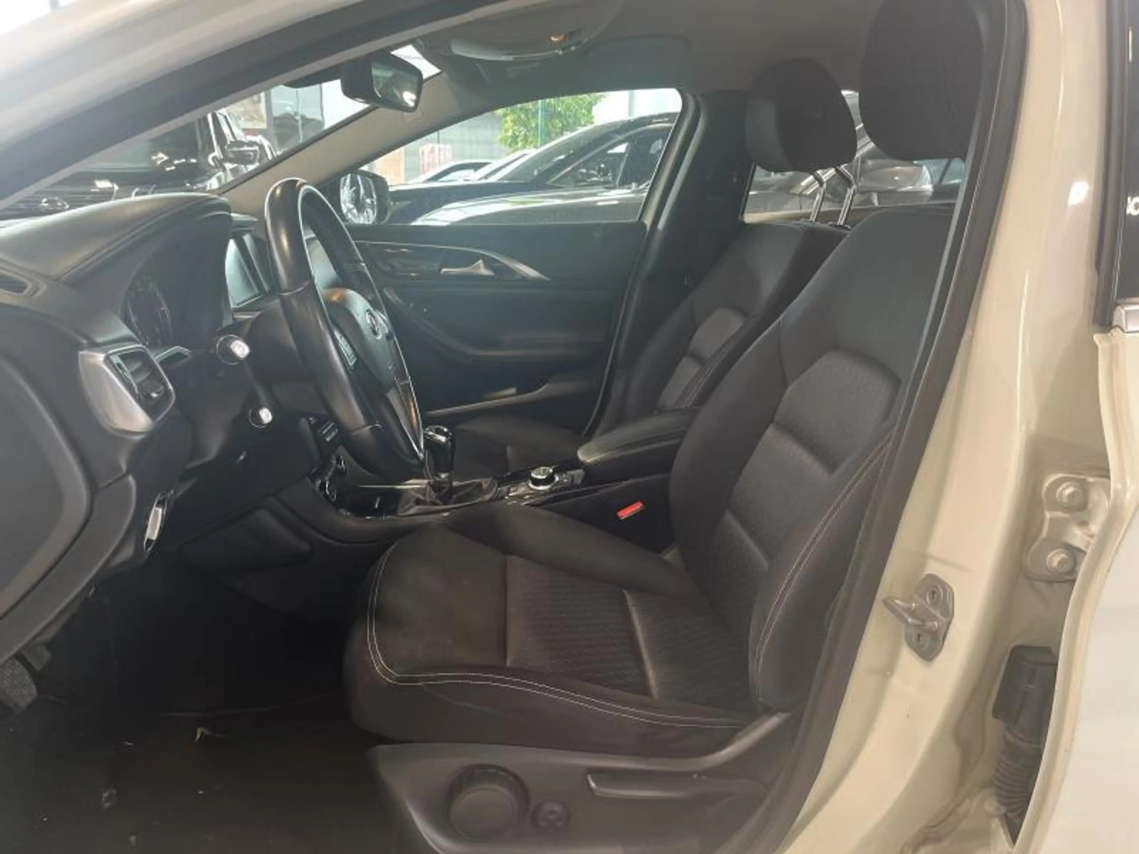 Infiniti Q30 1.5 DCI — photo 8