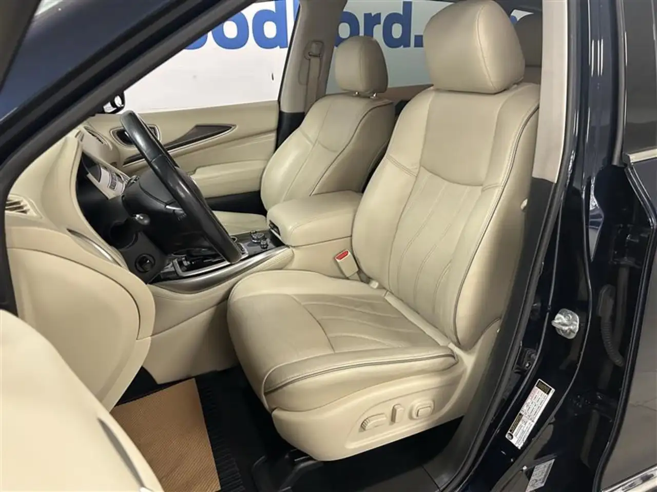 Infiniti QX60 снимка Infiniti QX60
