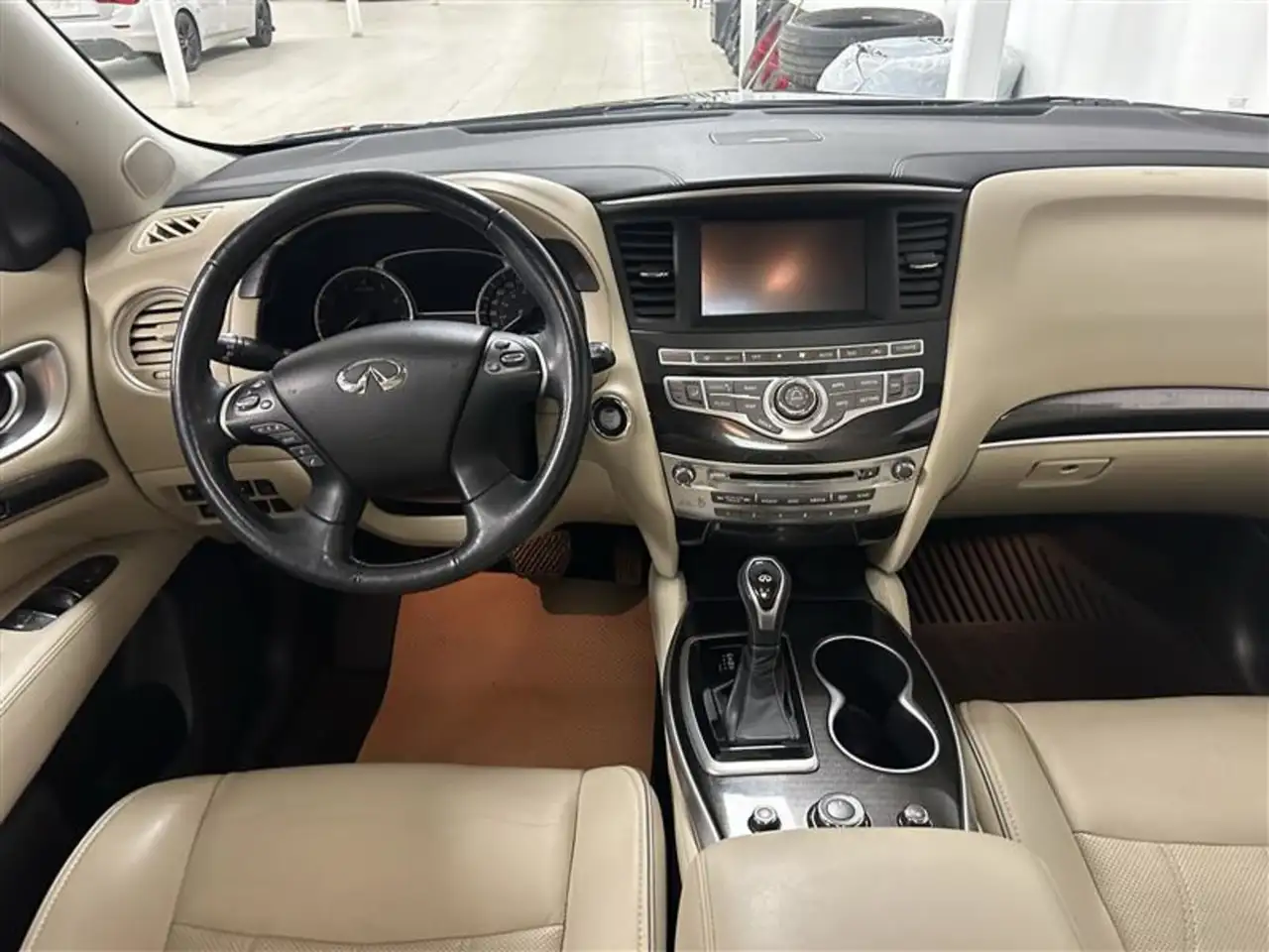 Infiniti QX60 снимка Infiniti QX60