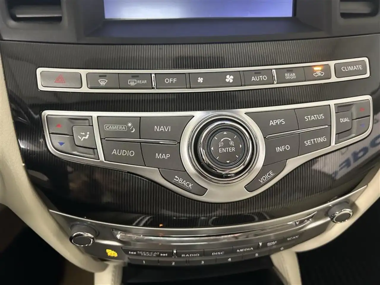 Infiniti QX60 снимка Infiniti QX60