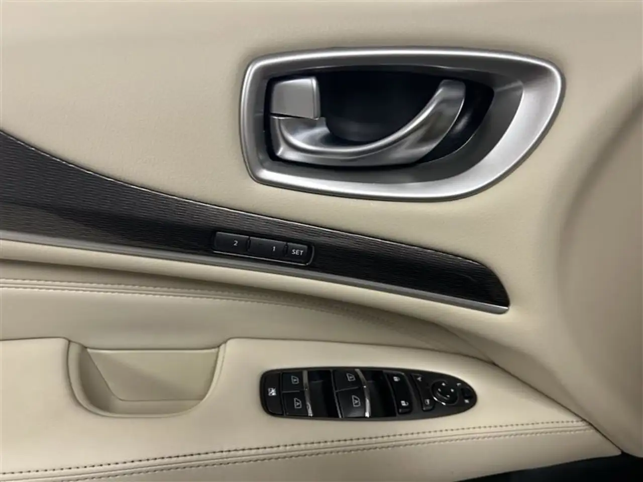 Infiniti QX60 снимка Infiniti QX60