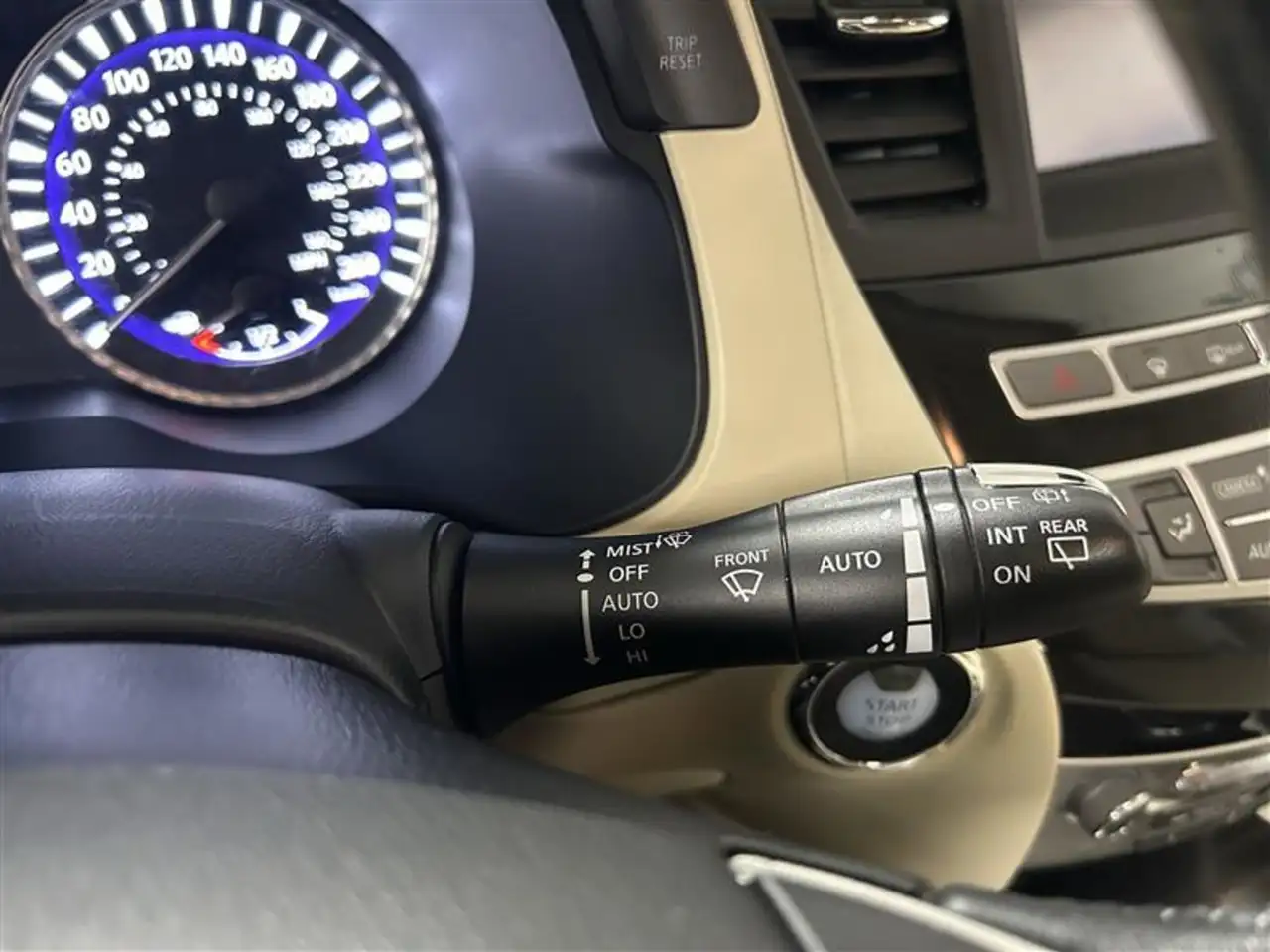 Infiniti QX60 снимка Infiniti QX60