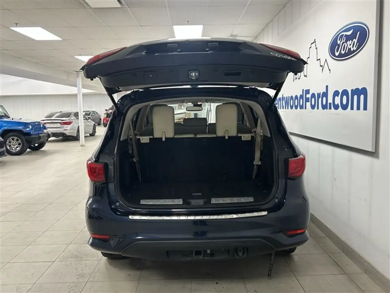 Infiniti QX60 снимка Infiniti QX60