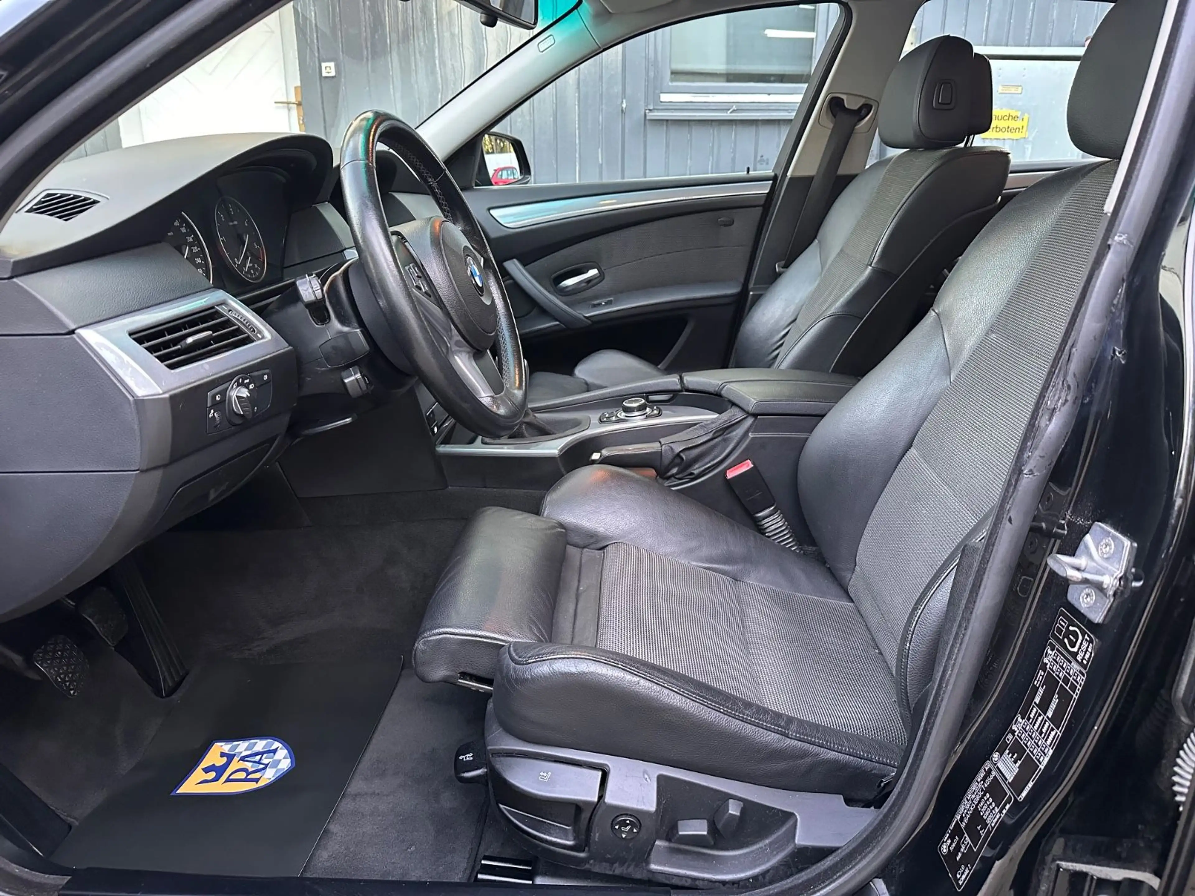 BMW 525 d Limousine Sport-Paket/NAVI/TEILLEDER/XENON — photo 13