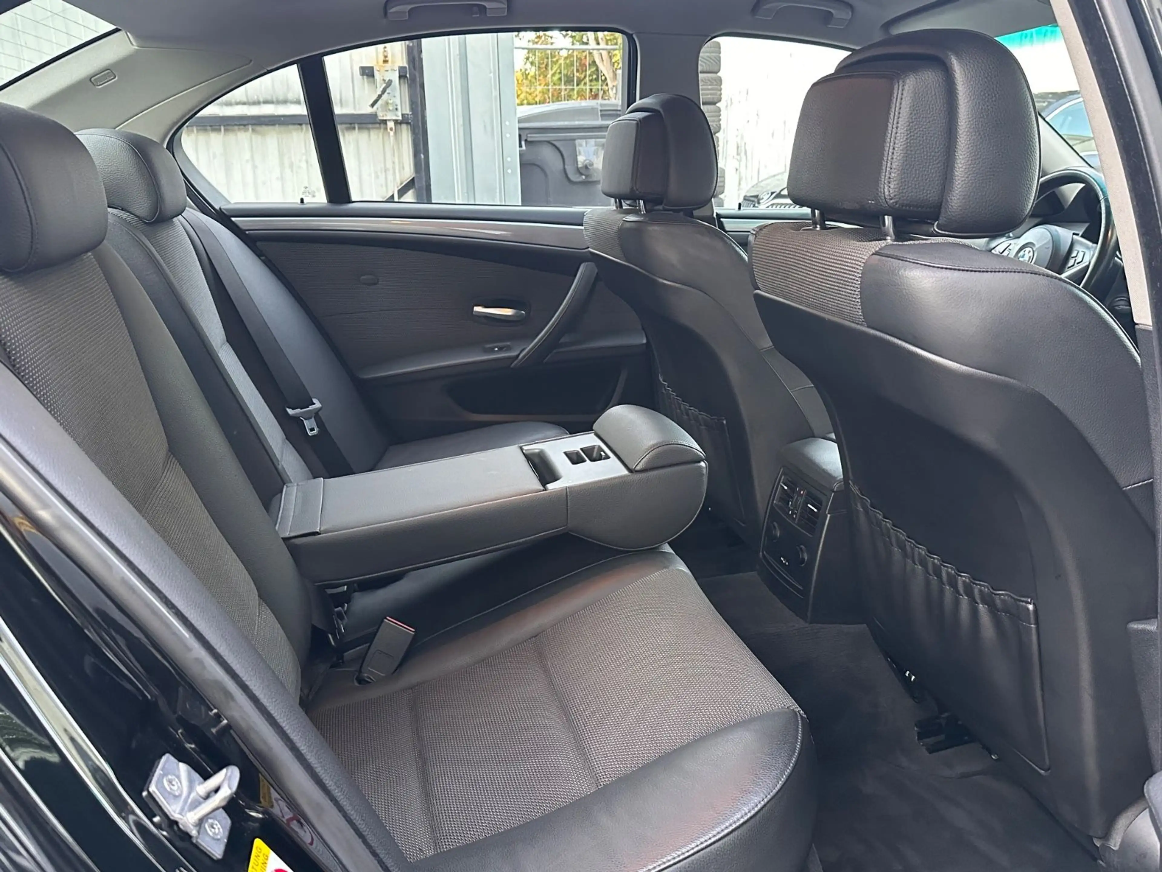 BMW 525 d Limousine Sport-Paket/NAVI/TEILLEDER/XENON — photo 21
