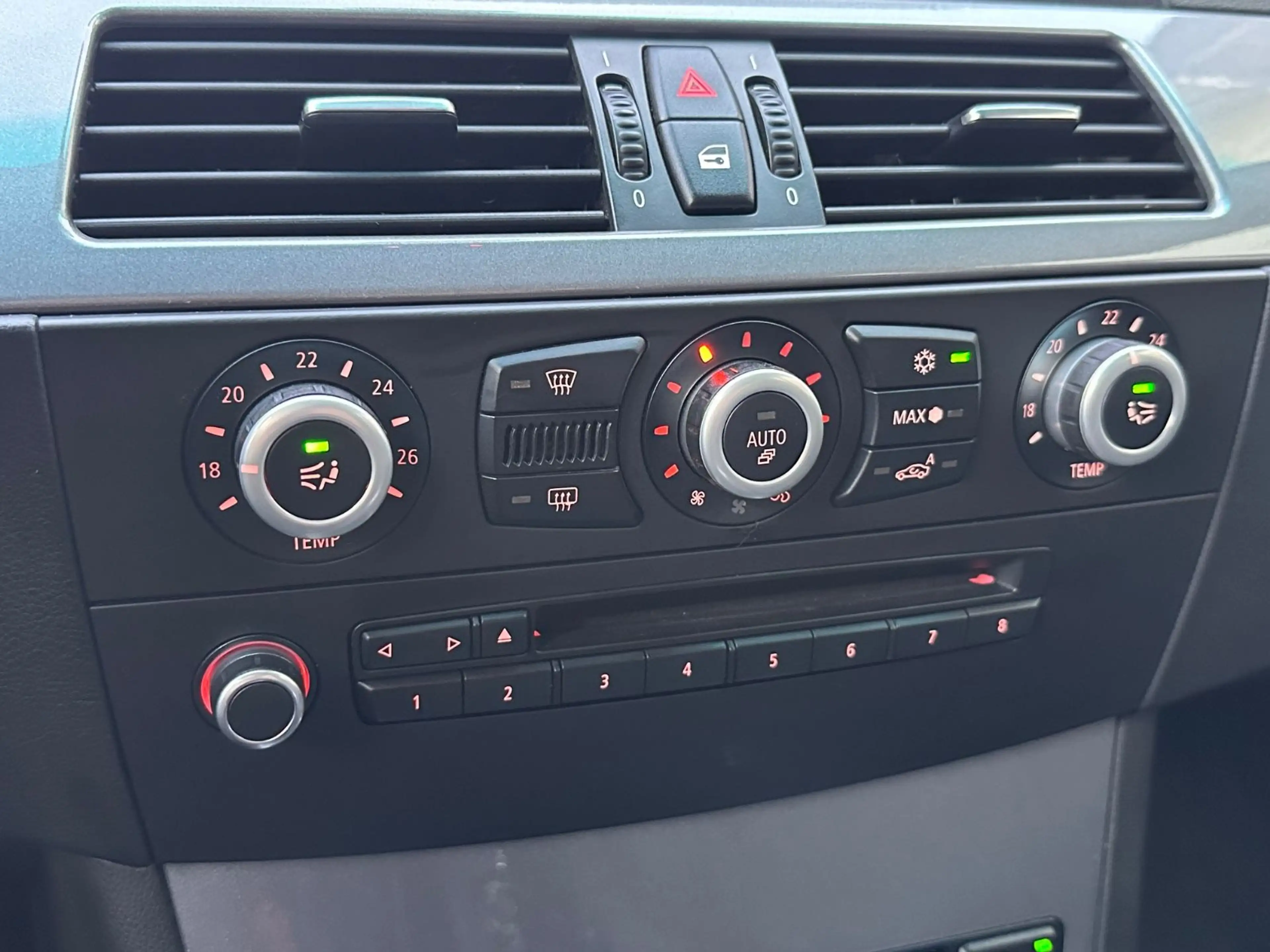BMW 525 d Limousine Sport-Paket/NAVI/TEILLEDER/XENON — photo 18