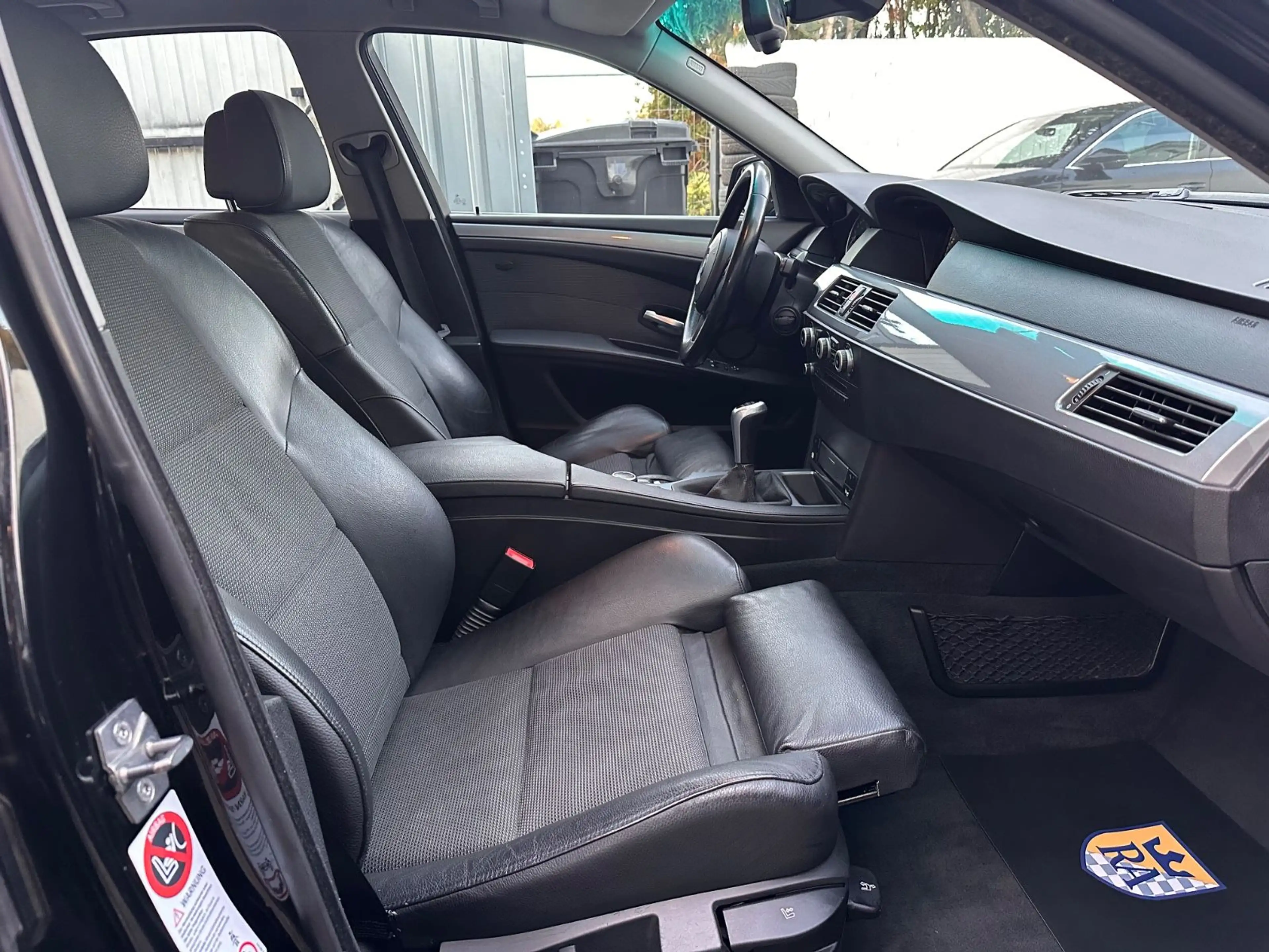 BMW 525 d Limousine Sport-Paket/NAVI/TEILLEDER/XENON — photo 23