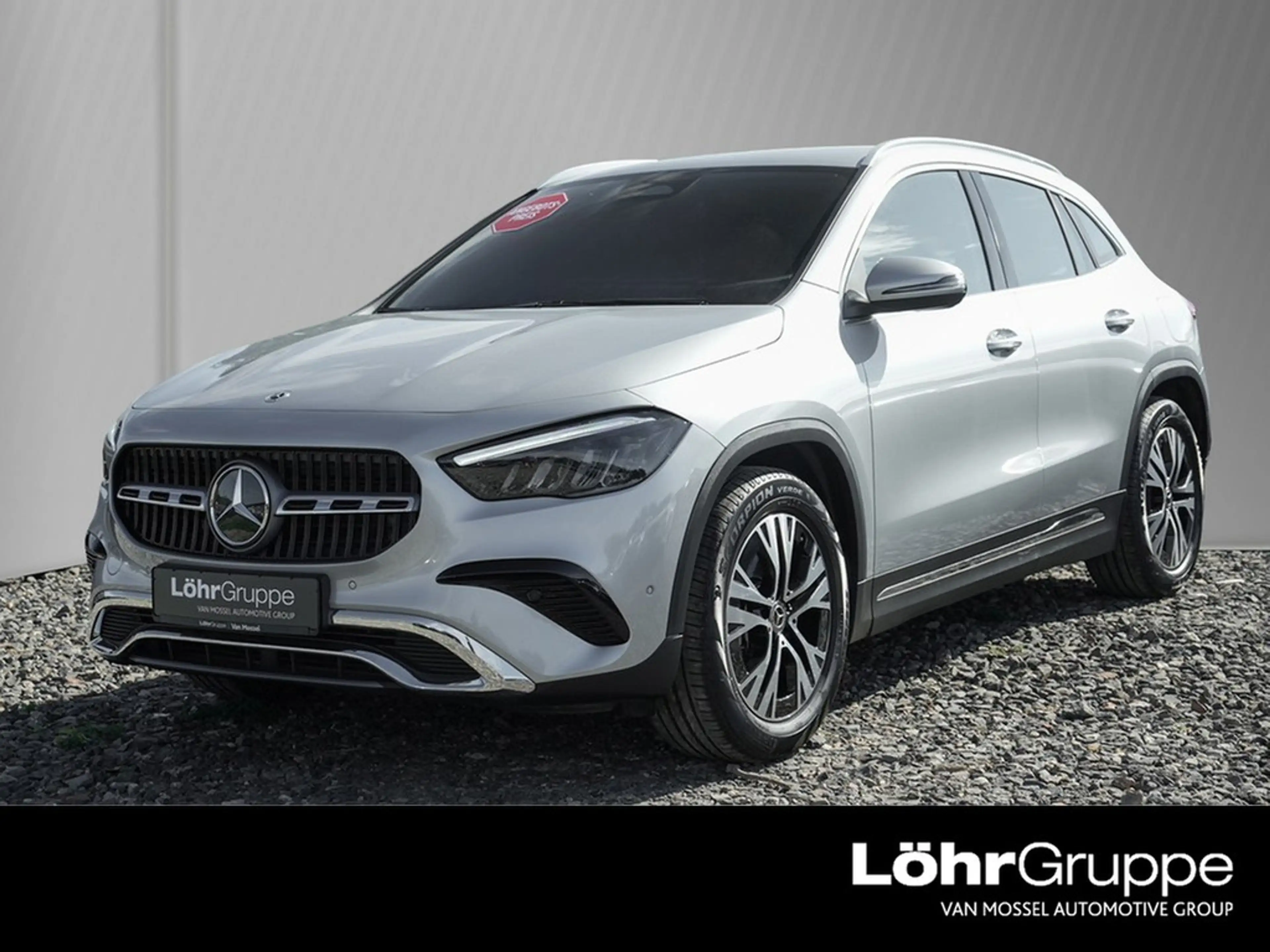 Mercedes-Benz GLA 200 Desingpaket Advanced *LED*AHK*Navi*Kamera*Kessy...