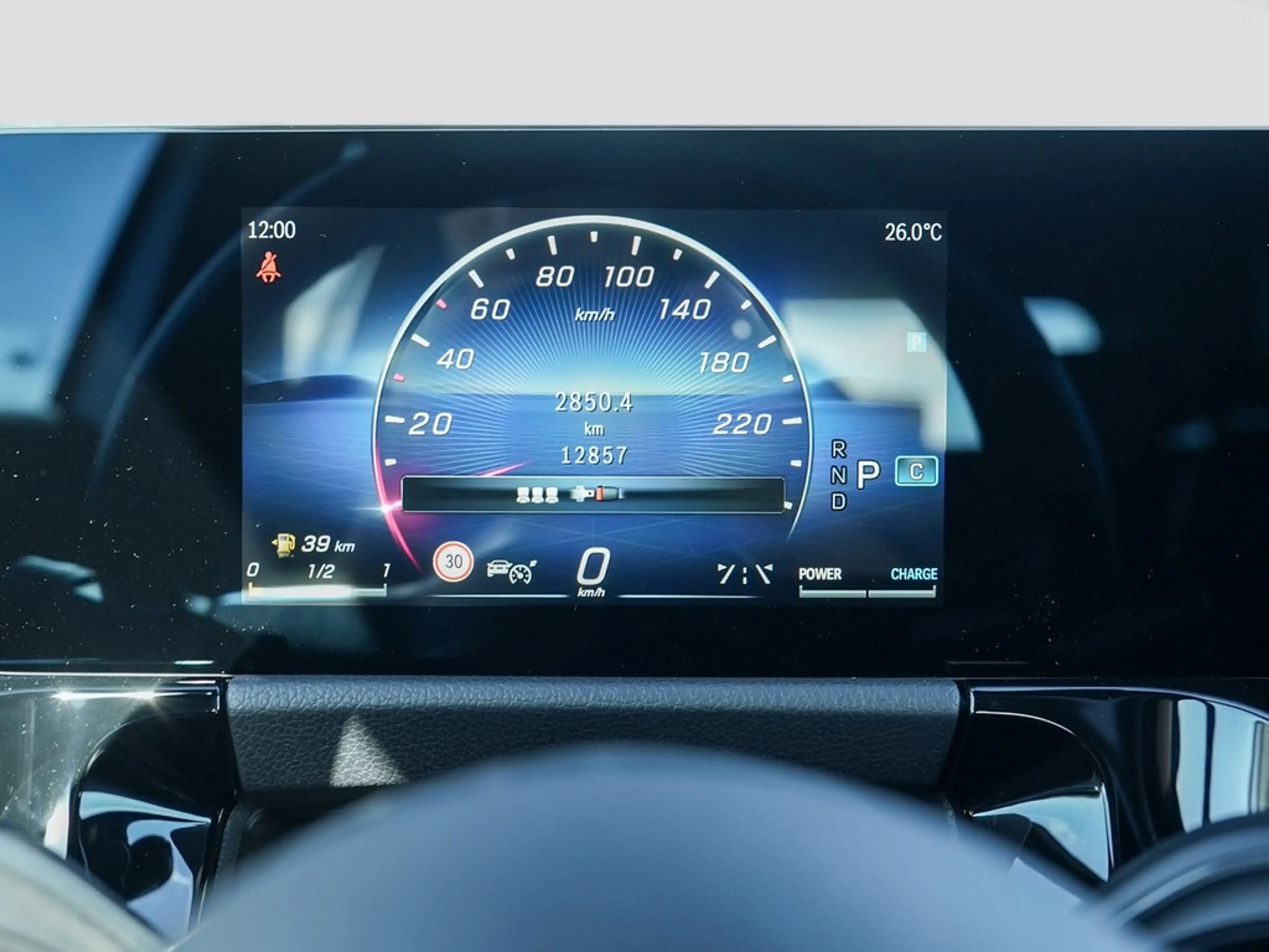 Mercedes-Benz GLA 200 Desingpaket Advanced *LED*AHK*Navi*Kamera*Kessy... — photo 14