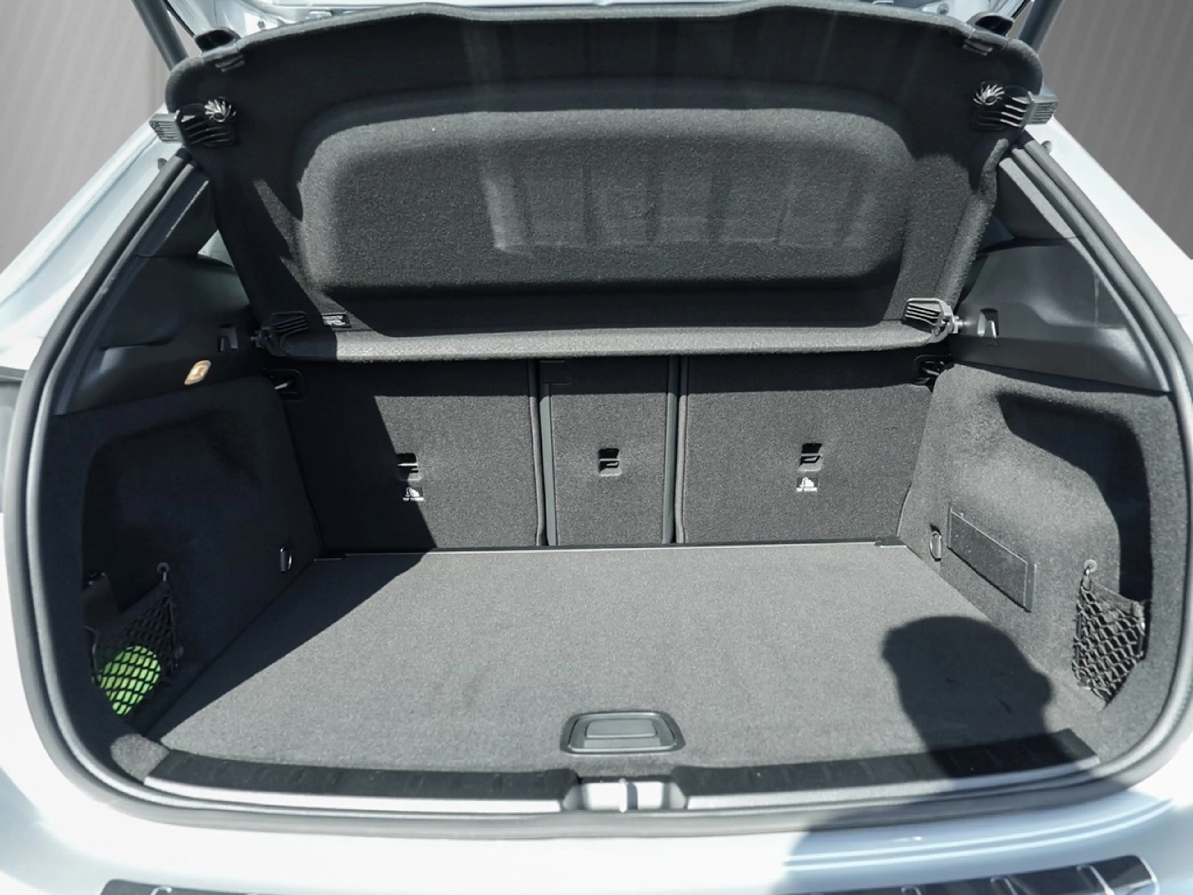 Mercedes-Benz GLA 200 Desingpaket Advanced *LED*AHK*Navi*Kamera*Kessy... — photo 6