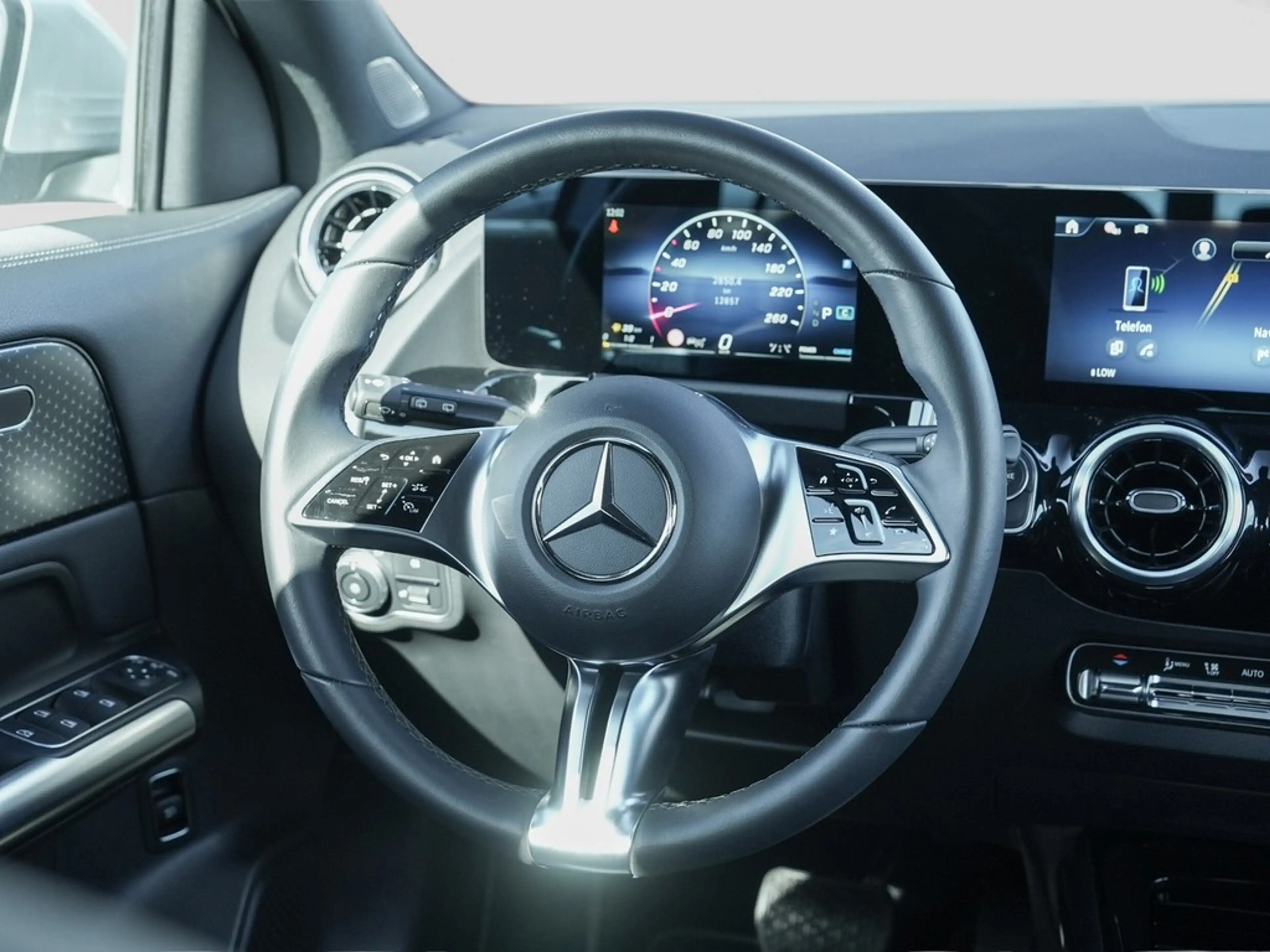 Mercedes-Benz GLA 200 Desingpaket Advanced *LED*AHK*Navi*Kamera*Kessy... — photo 11
