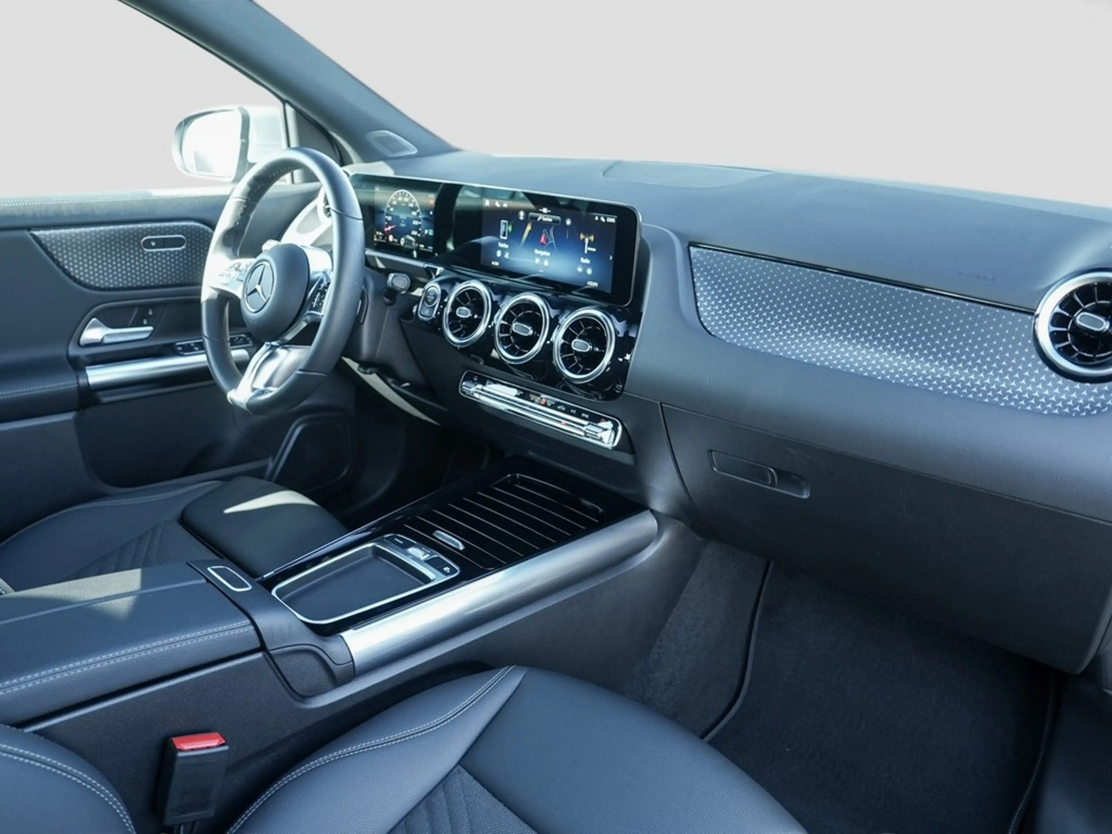 Mercedes-Benz GLA 200 Desingpaket Advanced *LED*AHK*Navi*Kamera*Kessy... — photo 8