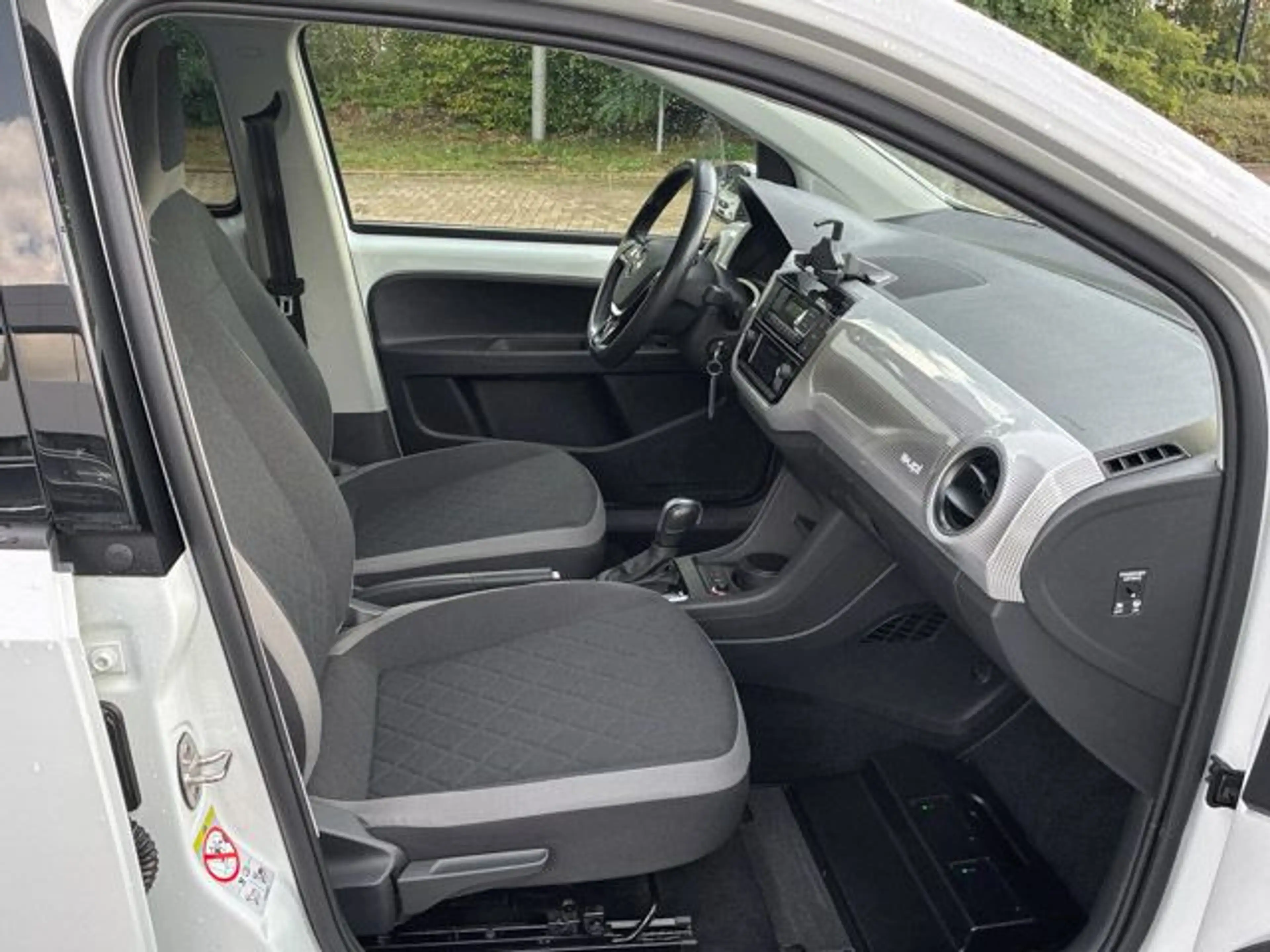 Volkswagen e-up! move up! PDC hinten SHZ — photo 6