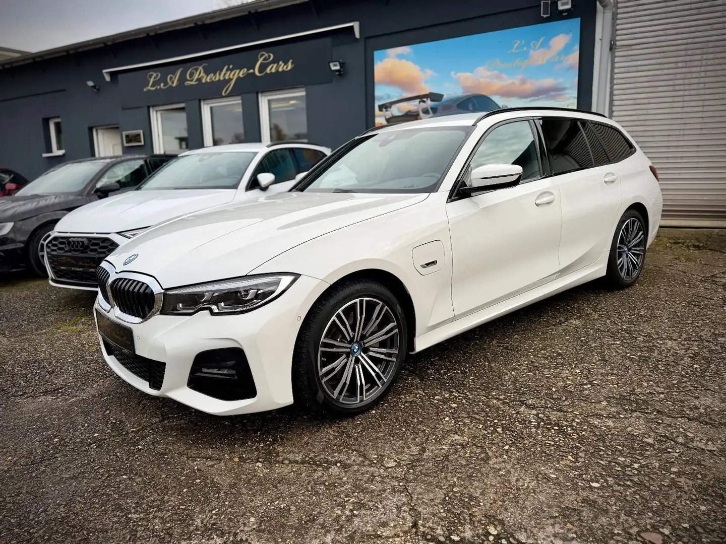 BMW 320 e Touring X-Drive M-Sport Paket*LED*ANK* Blanc - 1