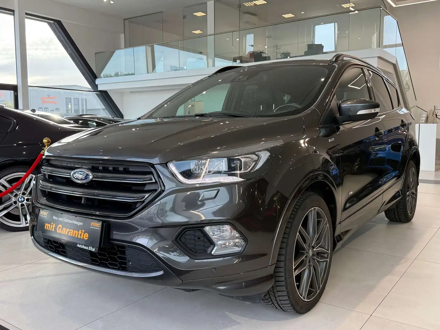 Ford Kuga 2,0 TDCi ST-Line Aut.*NAVI*XENON*KLIMA*F1*KREDIT* Grau - 1