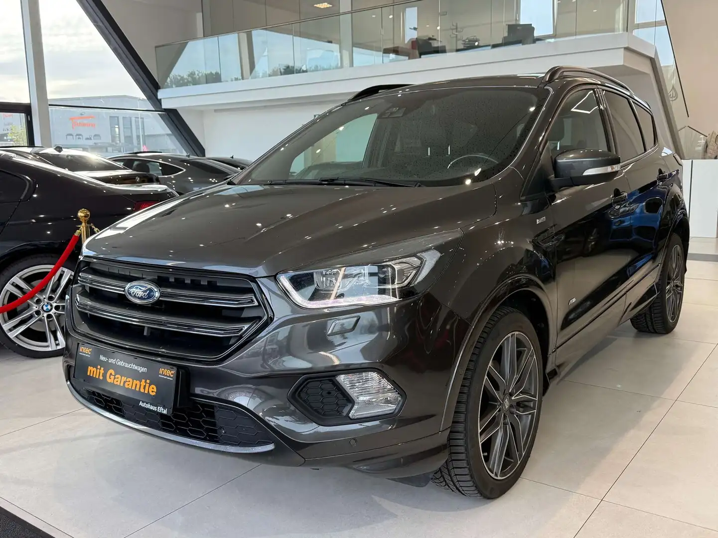 Ford Kuga 2,0 TDCi ST-Line Aut.*NAVI*XENON*KLIMA*F1*KREDIT* Grau - 2