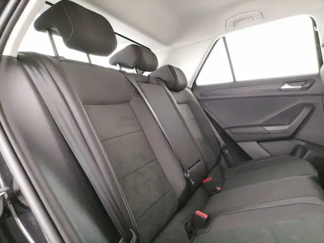 Volkswagen T-Roc view 8