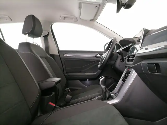 Volkswagen T-Roc view 6