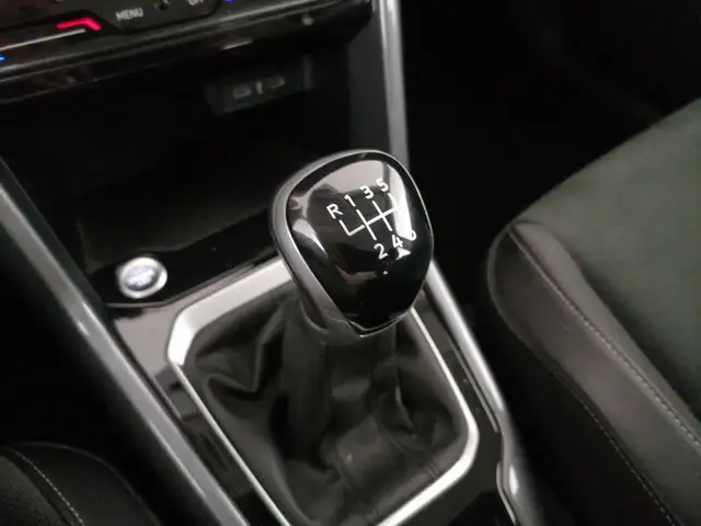 Volkswagen T-Roc view 13