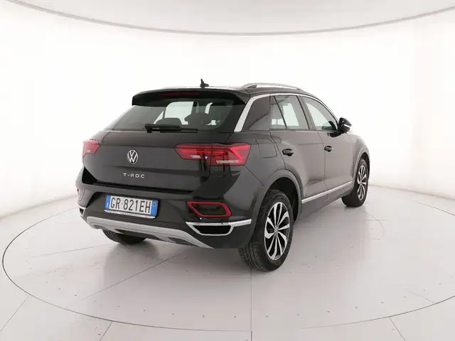 Volkswagen T-Roc view 2