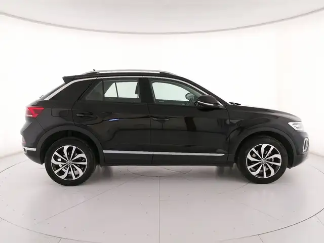 Volkswagen T-Roc view 3