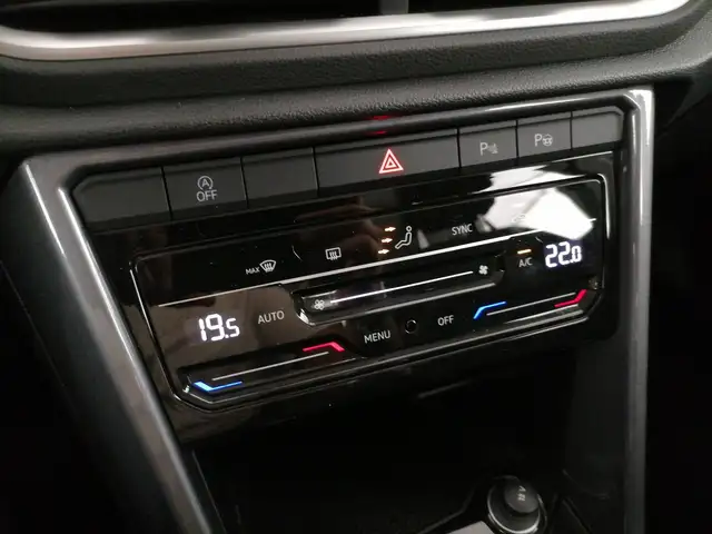 Volkswagen T-Roc view 14