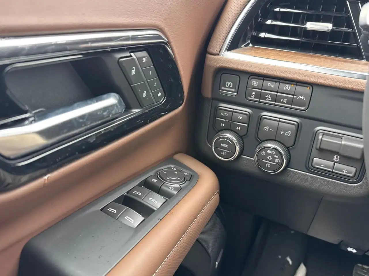 Chevrolet Suburban снимка Chevrolet Suburban