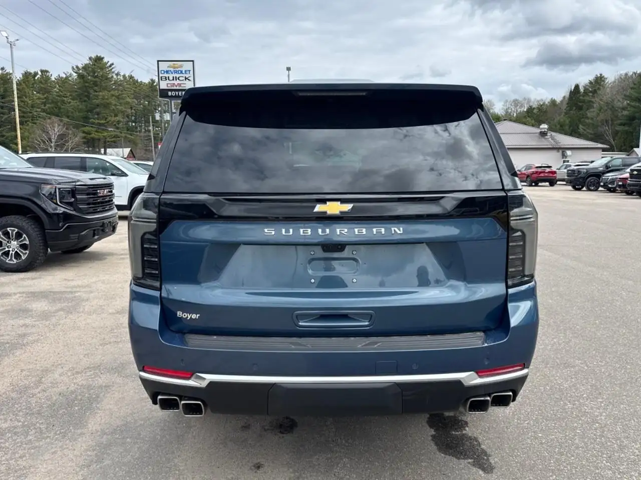Chevrolet Suburban снимка Chevrolet Suburban