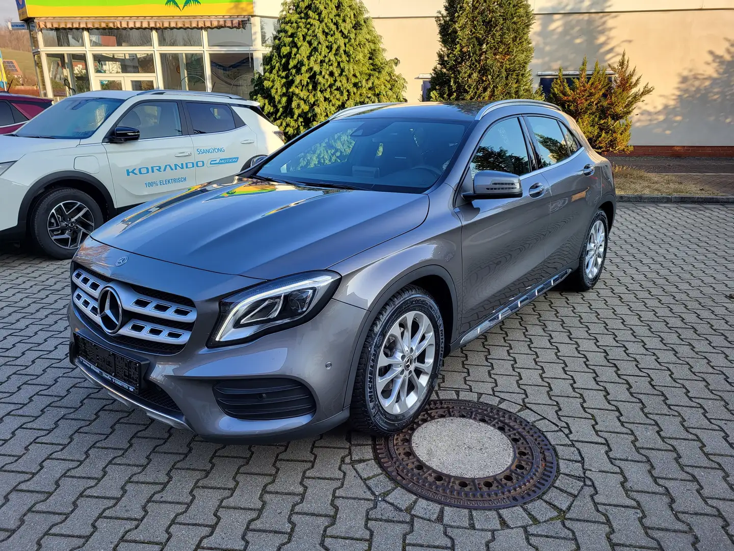 Mercedes-Benz GLA 200 AMG Line Gris - 1