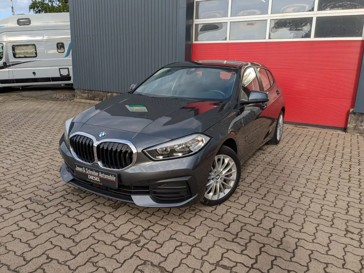 BMW 118 Baureihe 1 Lim. 118 d Advantage Grau - 1