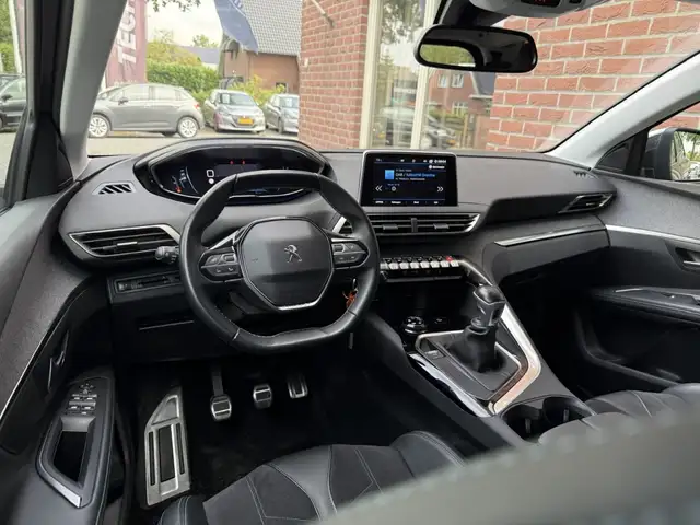 Peugeot 5008 view 3