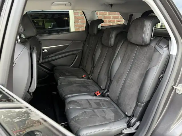 Peugeot 5008 view 5