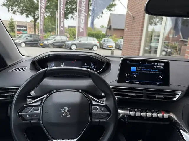 Peugeot 5008 view 10