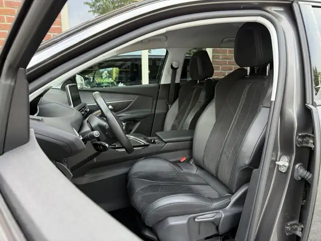 Peugeot 5008 view 4