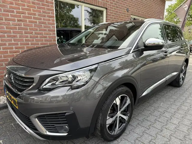Peugeot 5008 view 17