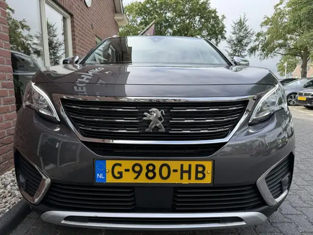 Peugeot 5008 view 18