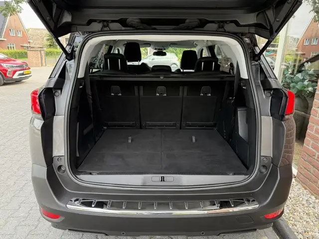 Peugeot 5008 view 8