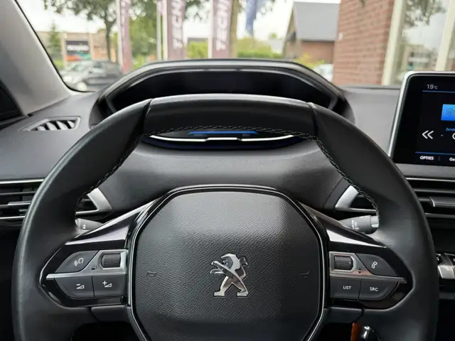 Peugeot 5008 view 11