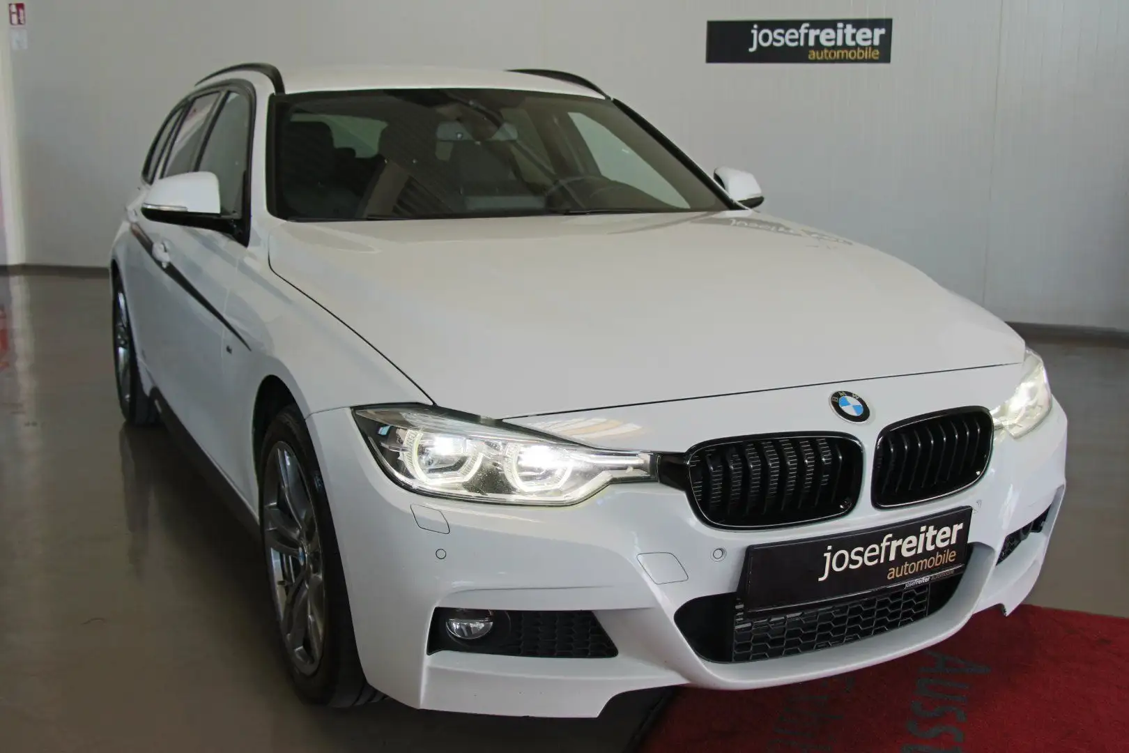 BMW 320 d xDrive Touring M SPORT/AHK/KAMERA Weiß - 1