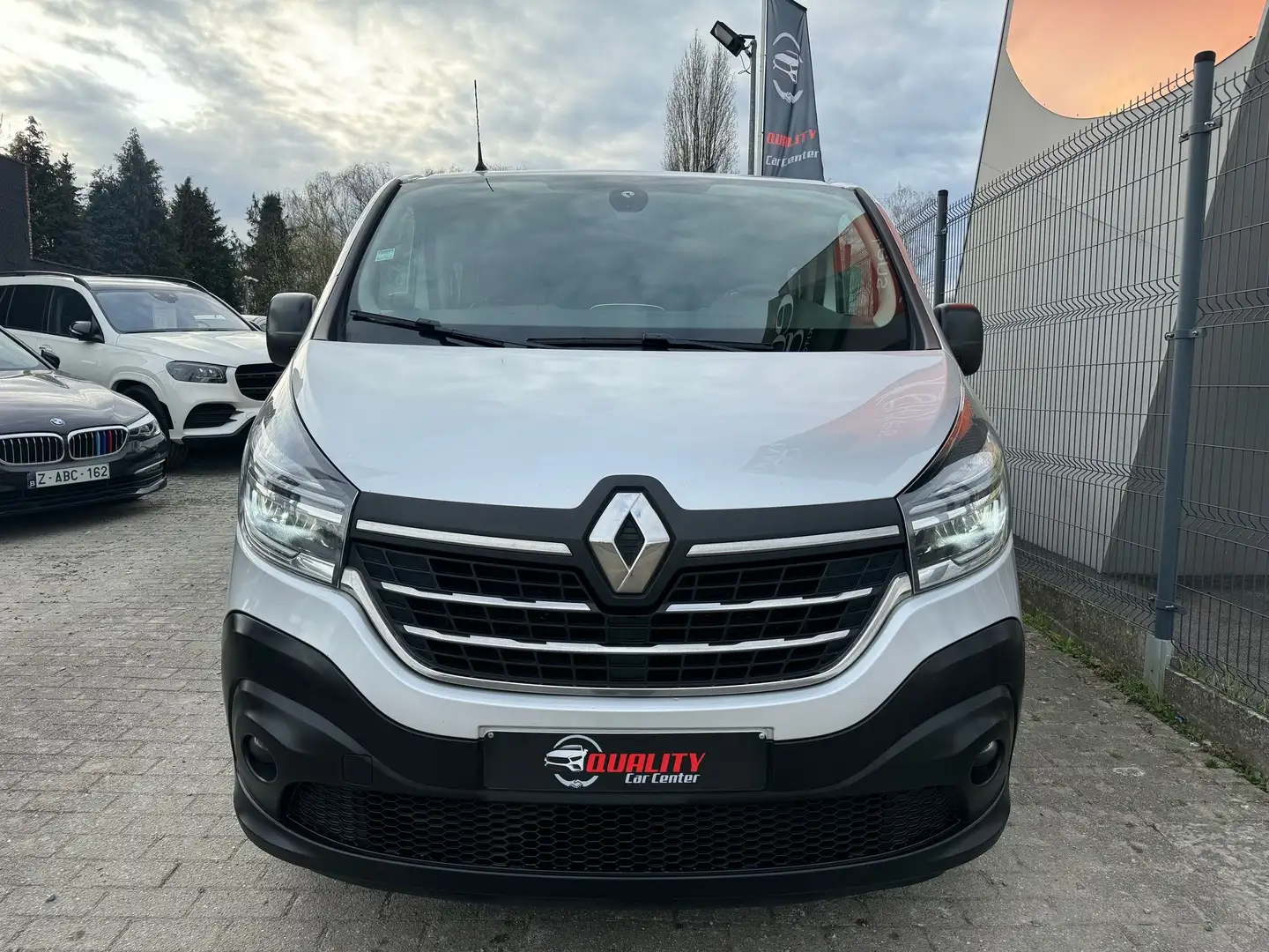 Renault Trafic 2.0 DCI  DUBBEL CABINE  6 plaatsen automaat EURO6 Grijs - 2