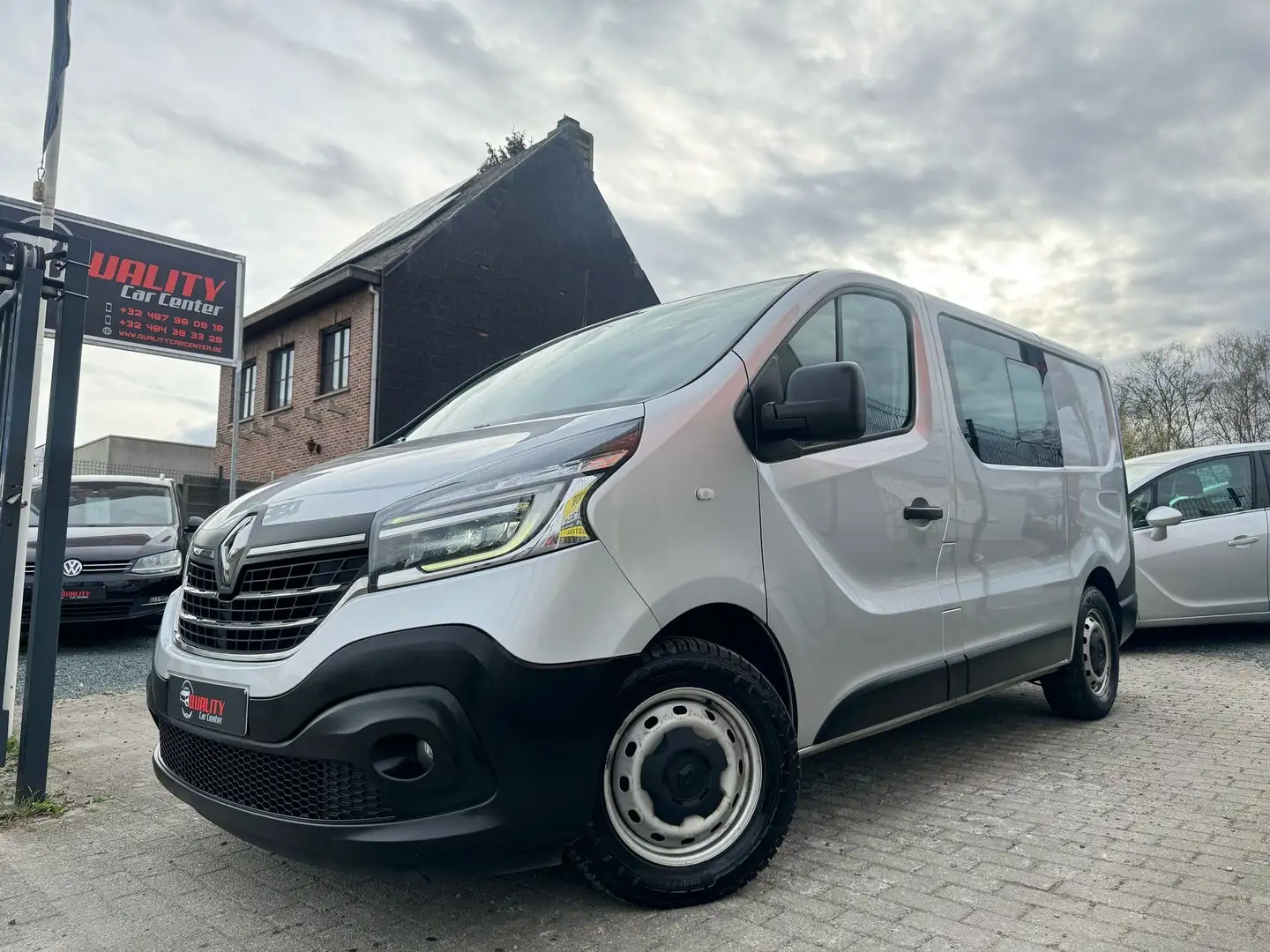 Renault Trafic 2.0 DCI  DUBBEL CABINE  6 plaatsen automaat EURO6 Grijs - 1