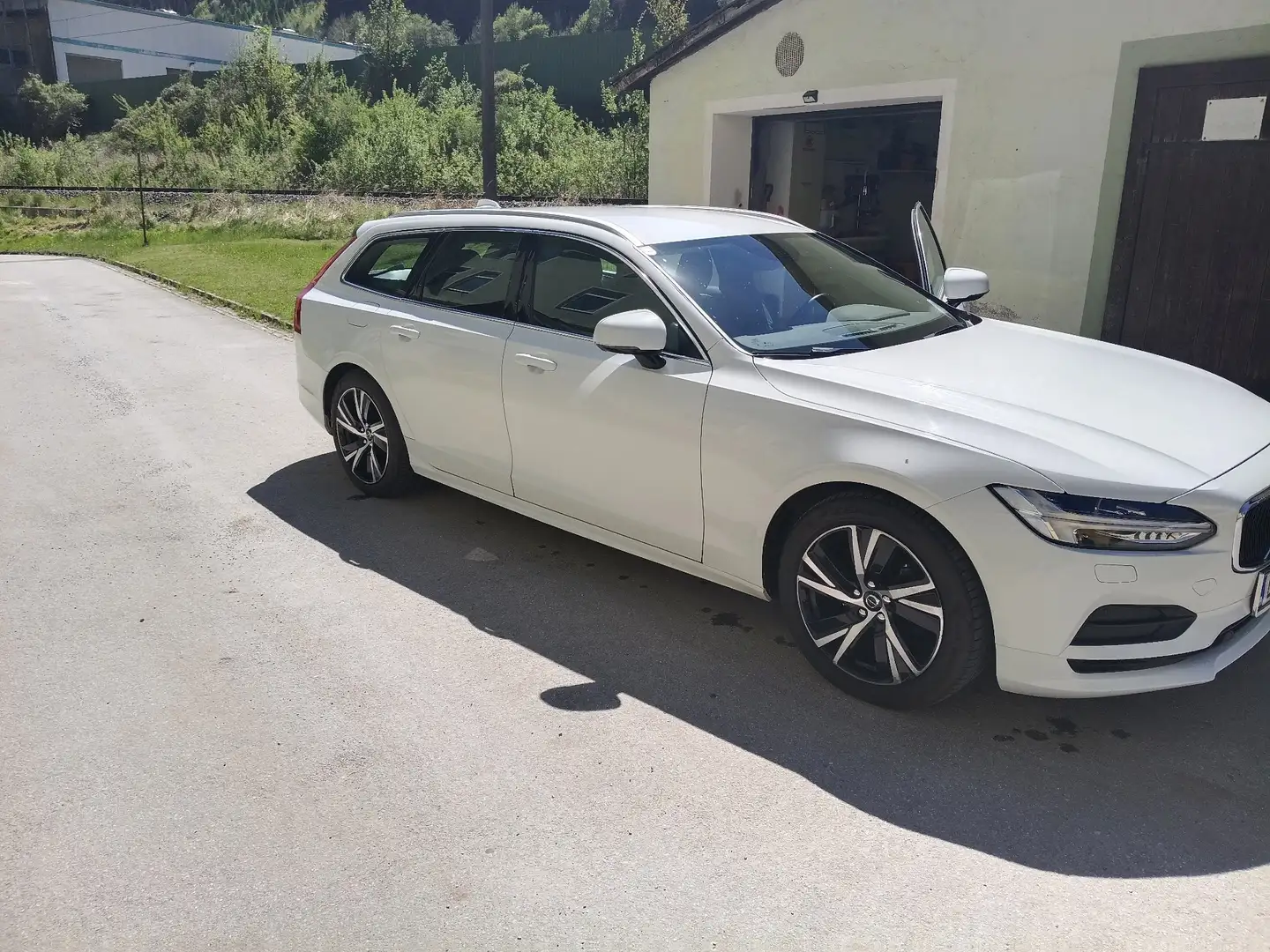 Volvo V90 D4 AWD Momentum Geartronic - 2