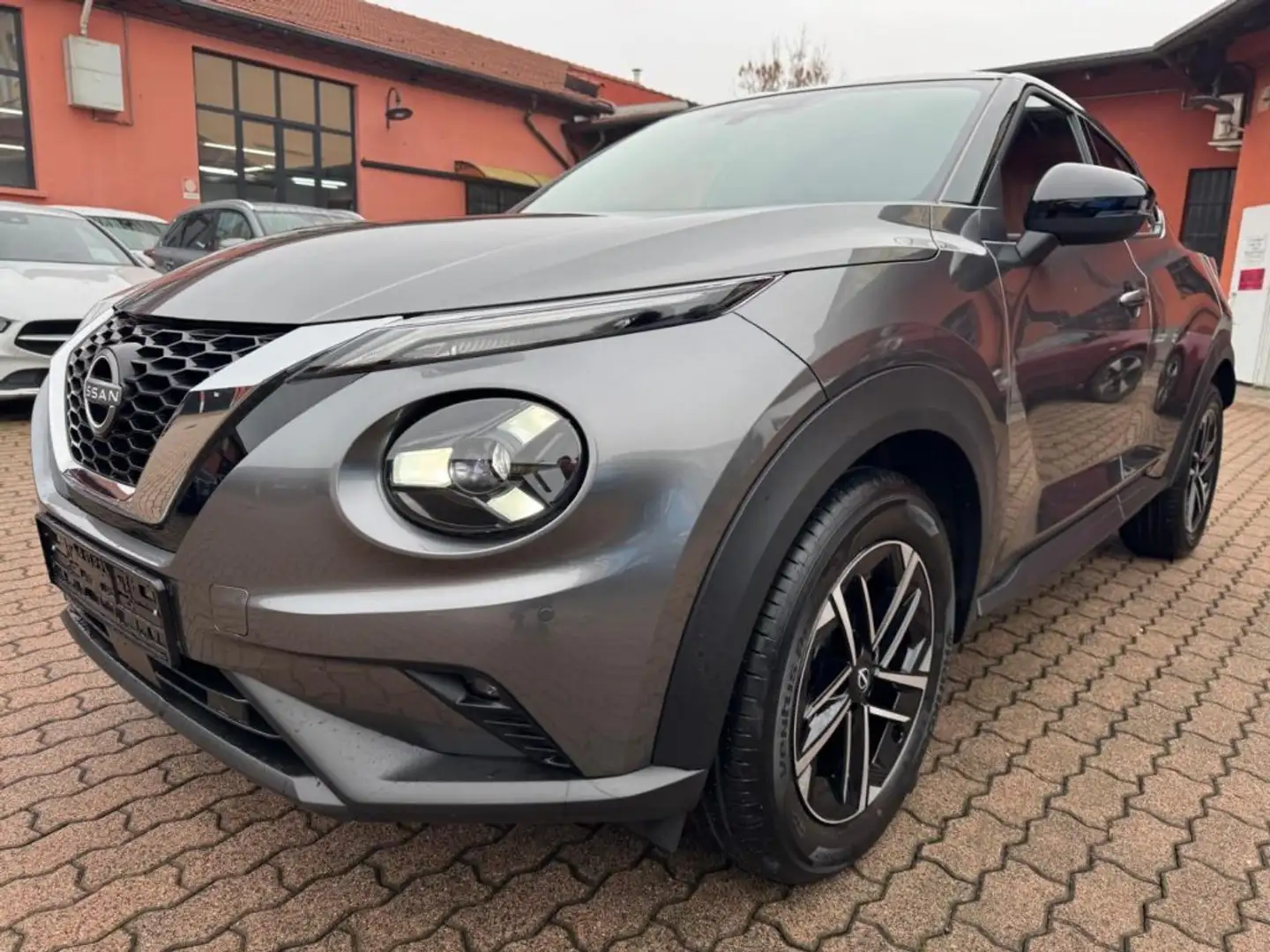 Nissan Juke 1.0 DIG-T 114 CV N-Connecta Grau - 1