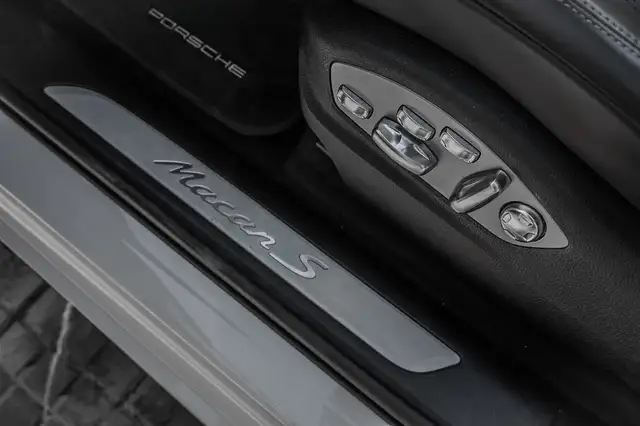 Porsche Macan view 12